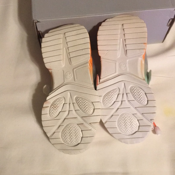 Little boys white and orange sneakers Size 28 - Picture 2 of 6